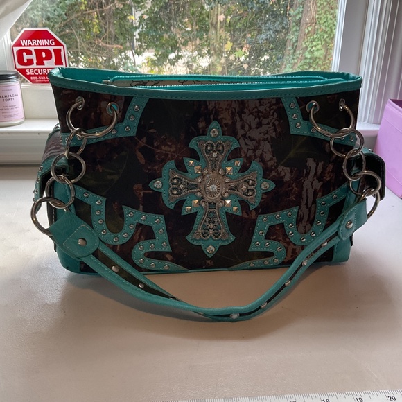 Western Style Camouflage Cross Studded Handbag - Picture 9 of 15